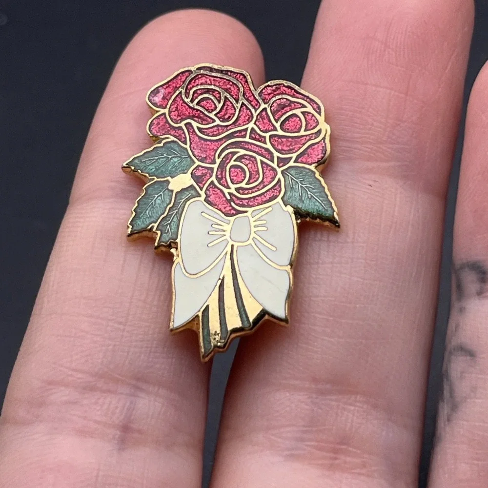 Bouquet Of‎ Red Roses Flowers Lapel Hat Pin